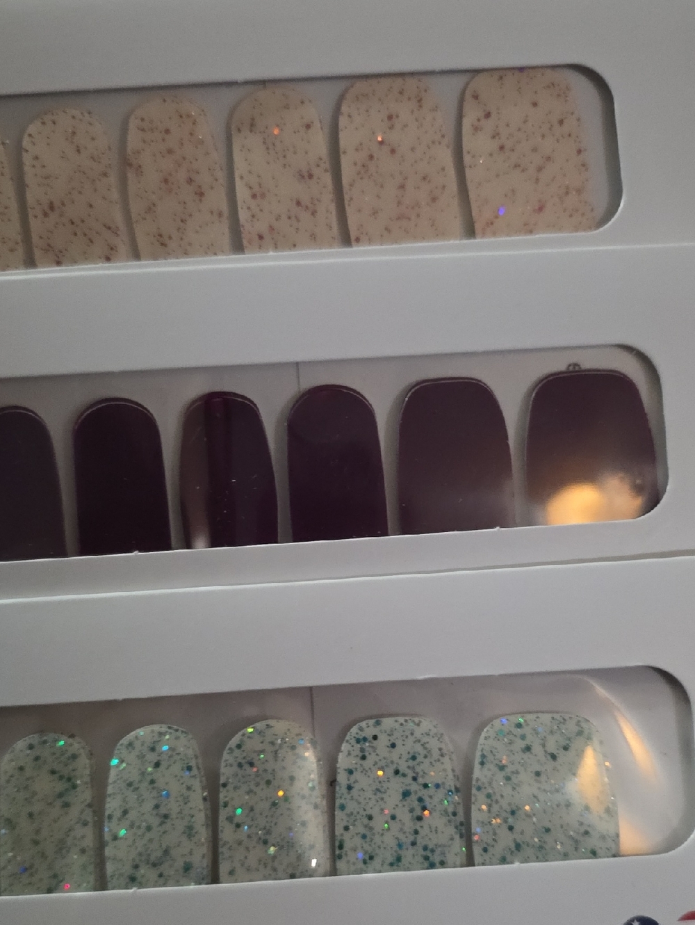 Press-On Nail Set in Cream Speckle, Deep Plum, and Glitter Green